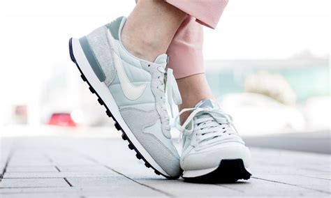 nike wmns internationalist se damen schuhe hellblau|Nike Factory Stores.